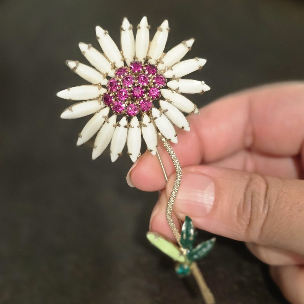 Vintage HENRY SCHREINER Daisy PIN Brooch Rhinestone Milk Glass - Picture 4 of 10